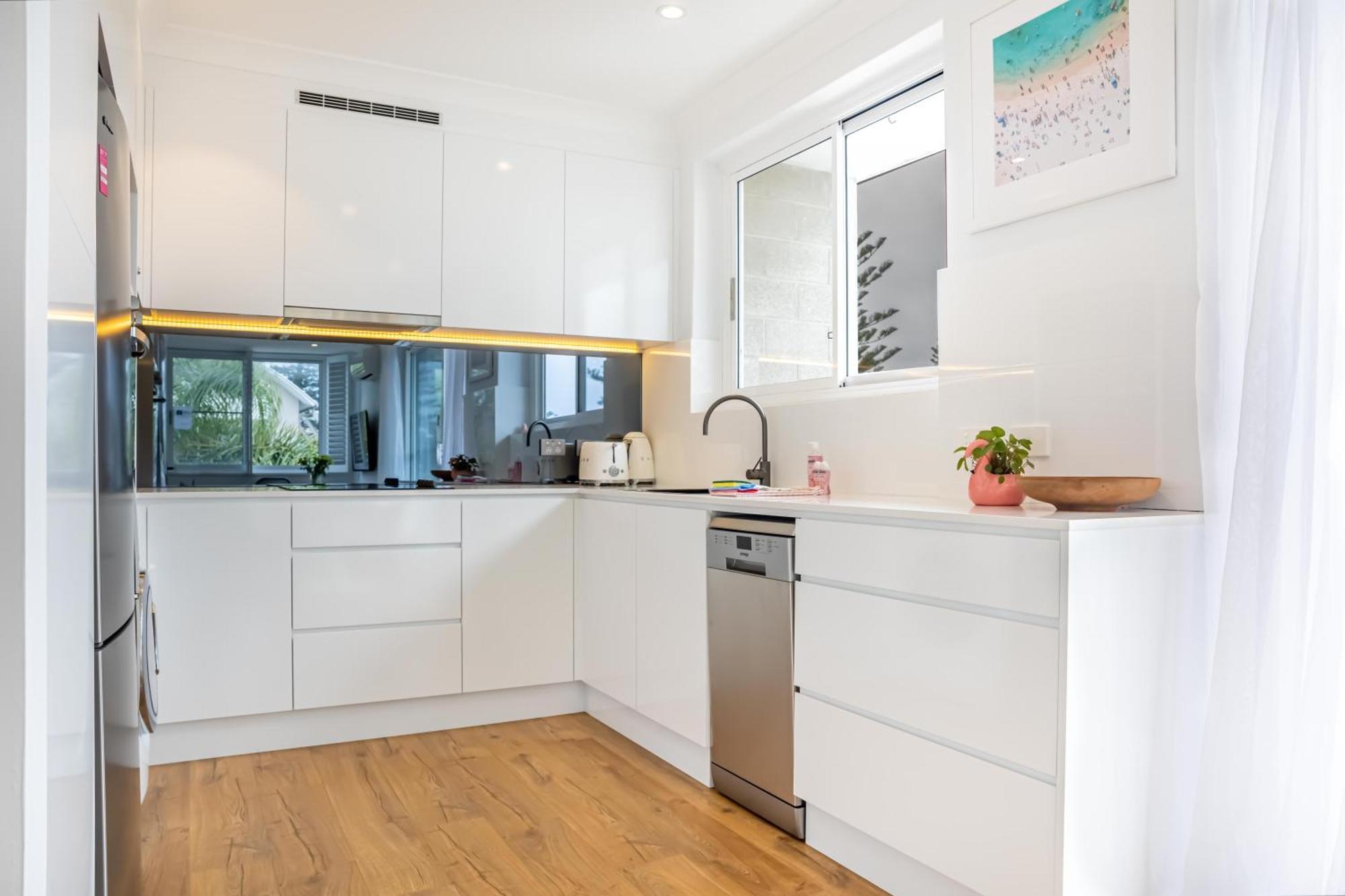 Chic Apartment Footsteps From Manly Beach Sydney Room photo