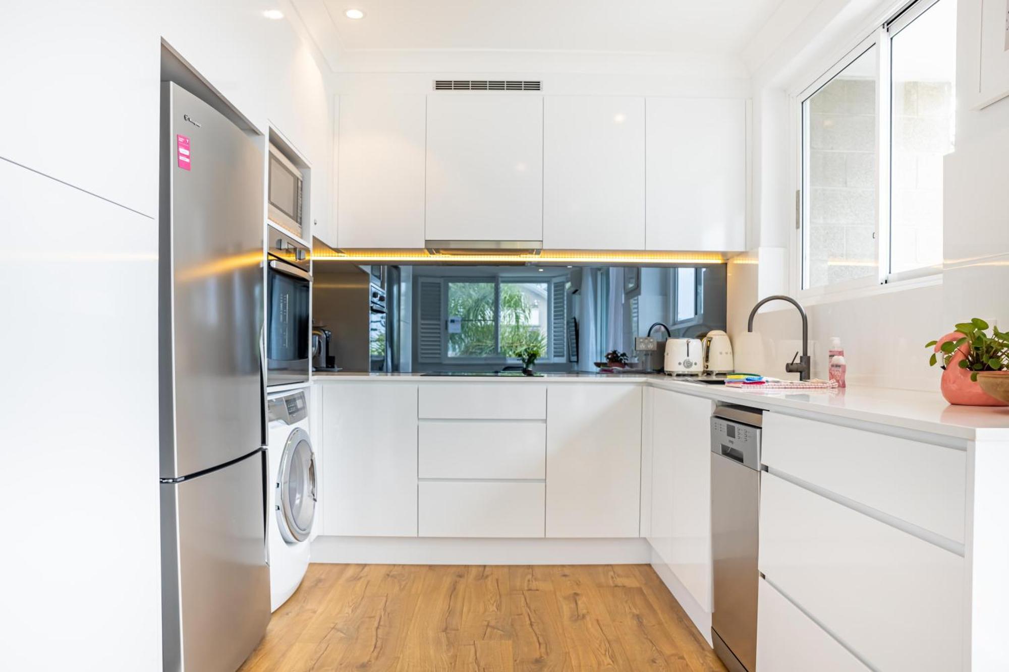 Chic Apartment Footsteps From Manly Beach Sydney Room photo