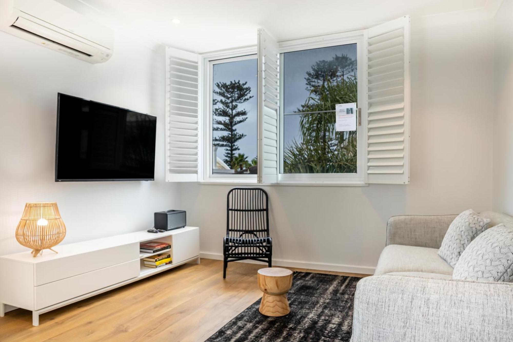 Chic Apartment Footsteps From Manly Beach Sydney Room photo