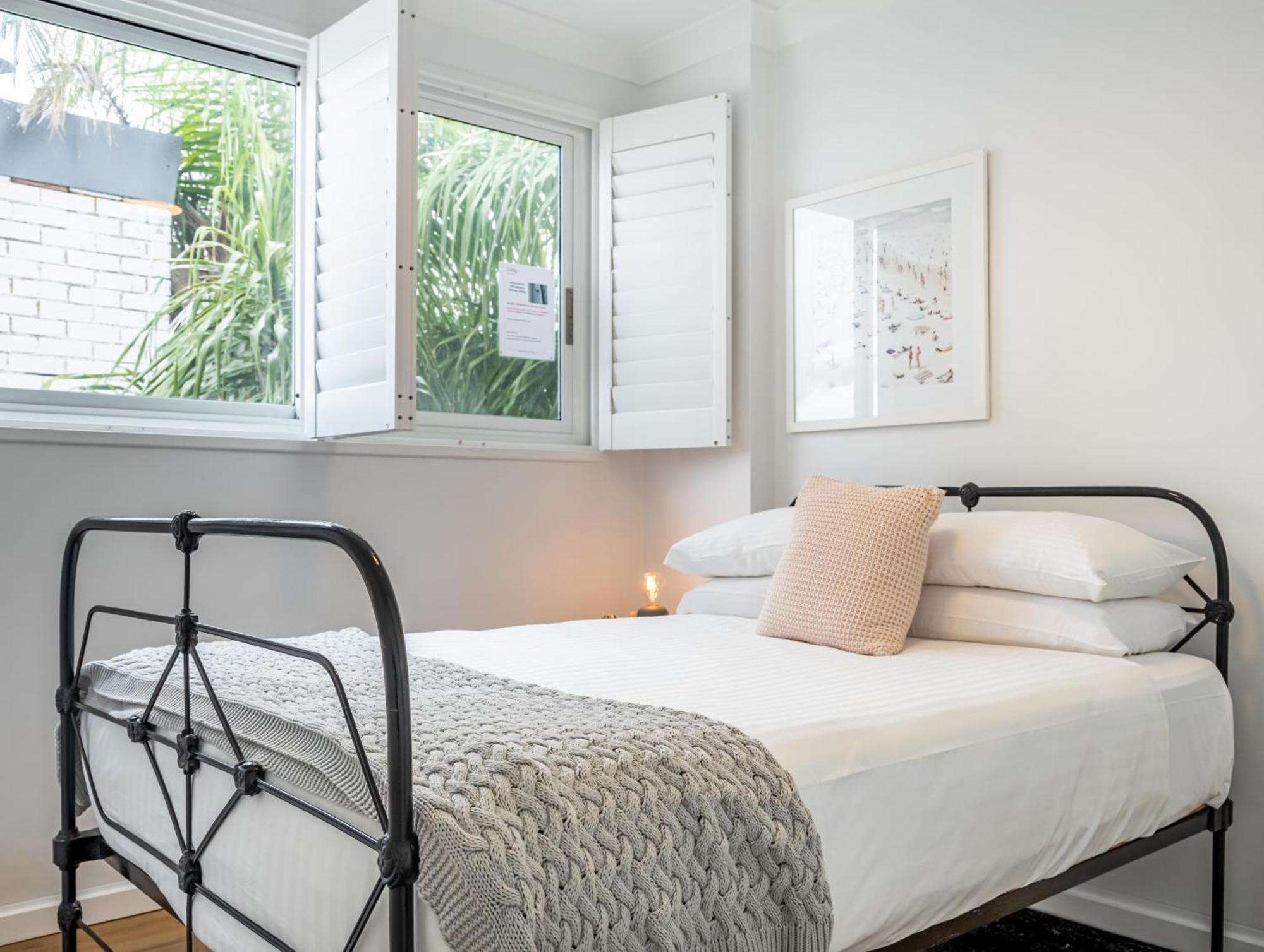 Chic Apartment Footsteps From Manly Beach Sydney Room photo